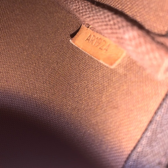 Louis Vuitton Pochette - Picture 12 of 12